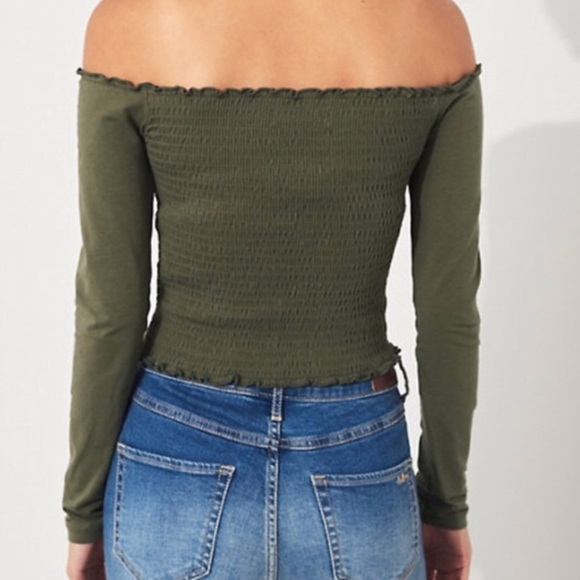 Hollister Smocked Off The Shoulder Long Sleeve Crop Top - Picture 2 of 8